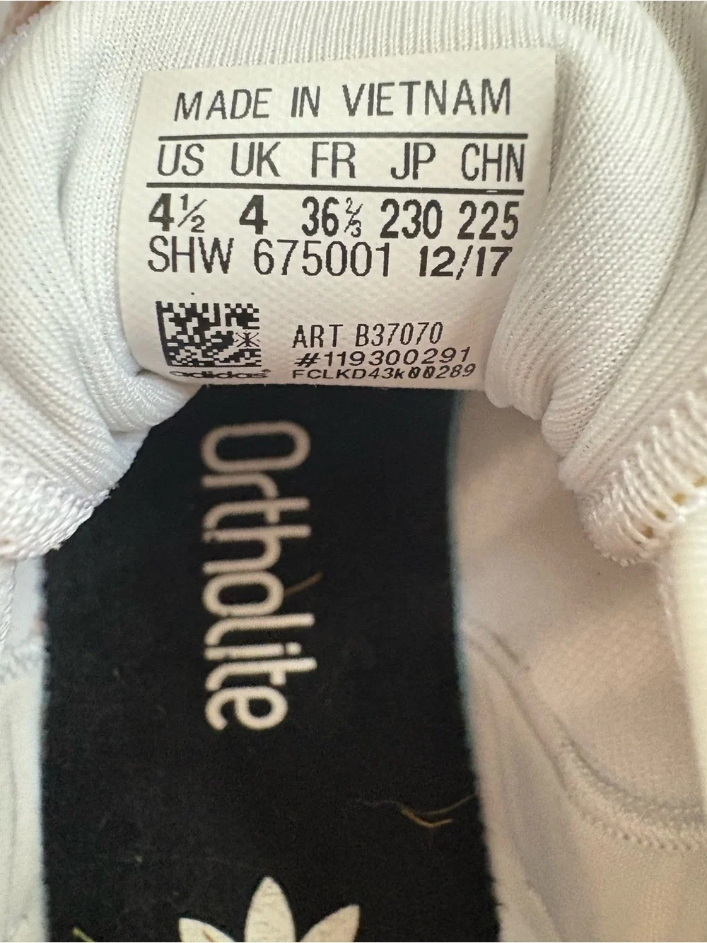 *RARE* Adidas N-5923 White / Black Youth 4.5 or Women’s size 6.5